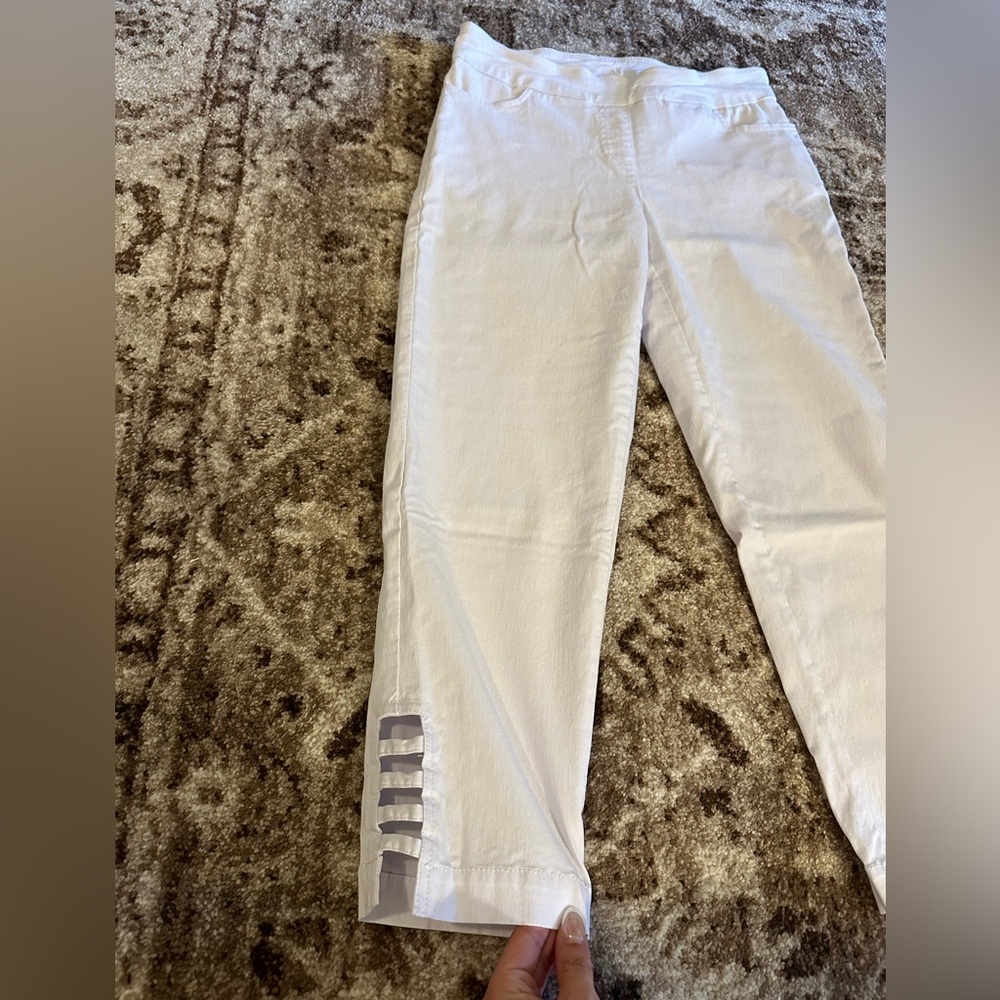 Slim-Sation White Capri Pants - Size 2 - Picture 5 of 7